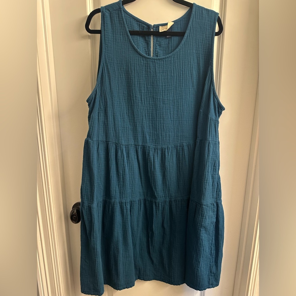 Universal thread tierd dress